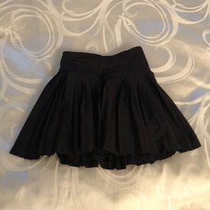 Lulu lemon black tennis skirt pleated sz 6
